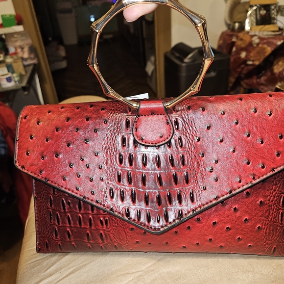 Versona Barbados Red Faux Croc Evening bag with bone shaped handle and strap. - Picture 4 of 6